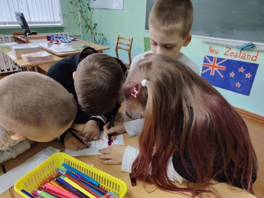 День безопасности
Ребята третьего отряда провели для нас квест игру "Безопасность летом". Ребята пог