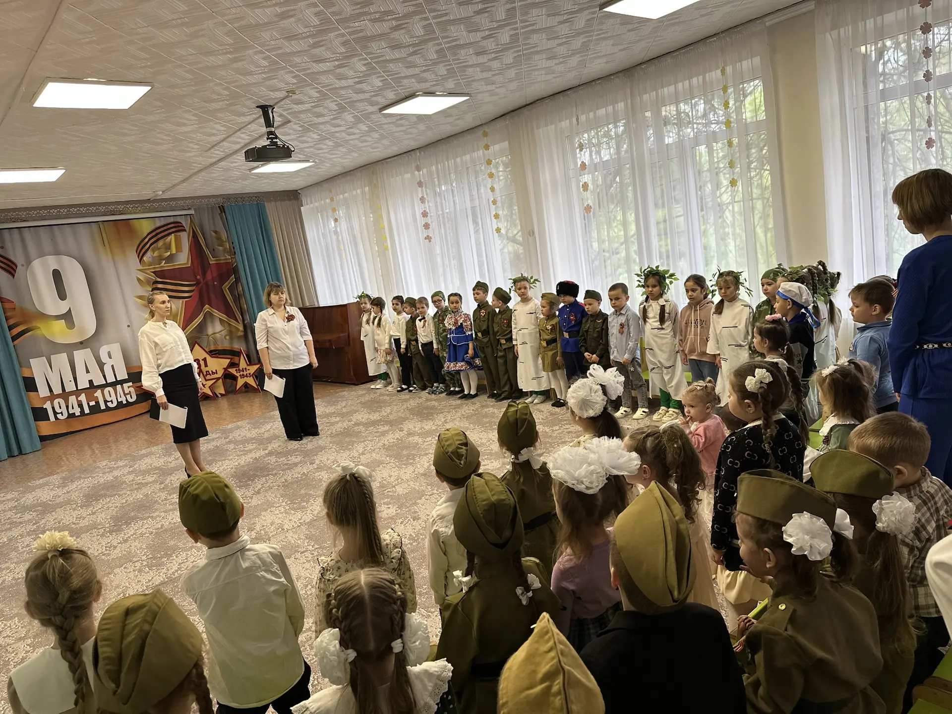 «В детском саду «Улыбка» отметили День Победы: тепло и трепетно»

 Тёплым майским утром в гостеприим
