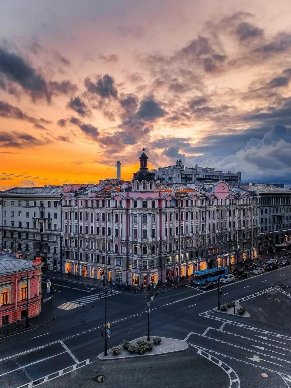 💛 Вечер на Петроградке