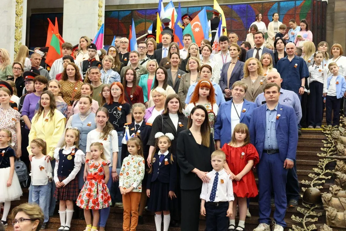 «Единая Россия» наградила финалистов конкурса «Рисуем Победу-2026»  В нём приняли участие более 1,3 
