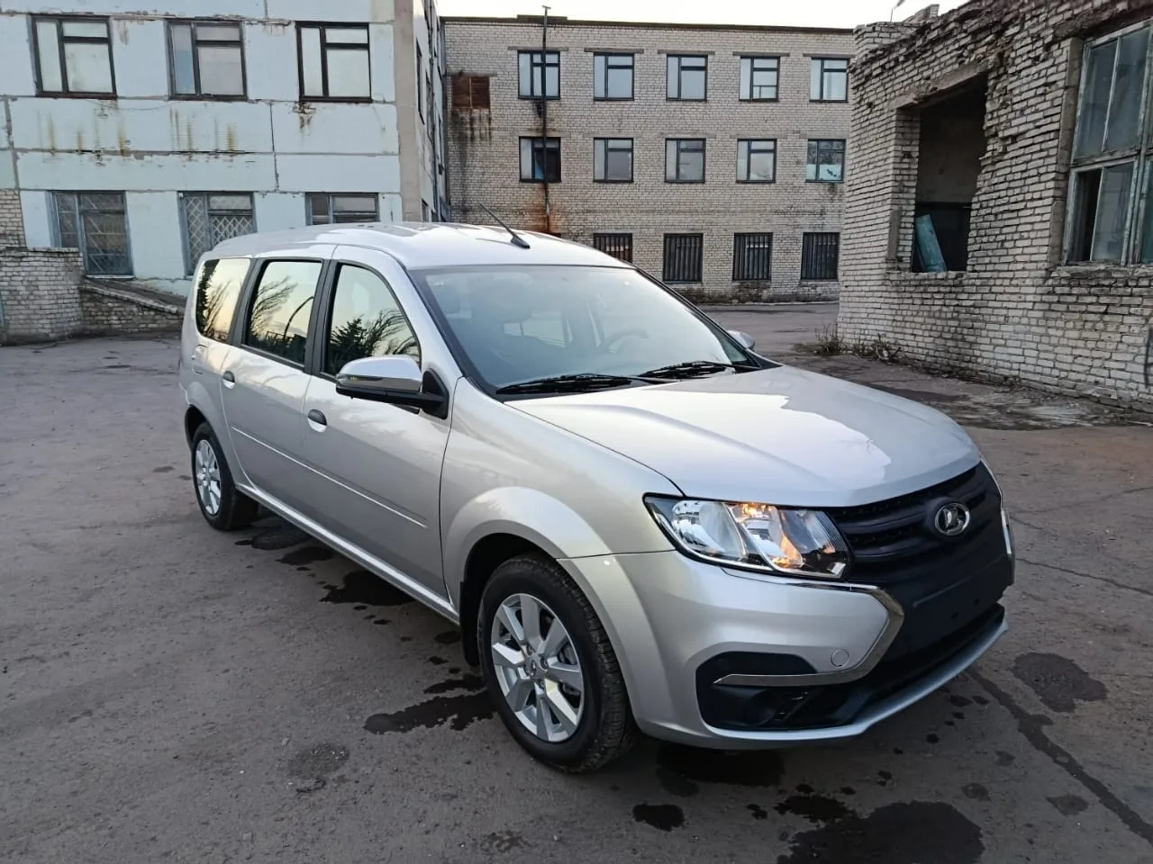 Новый автомобиль LADA Largus 1.6 16v .