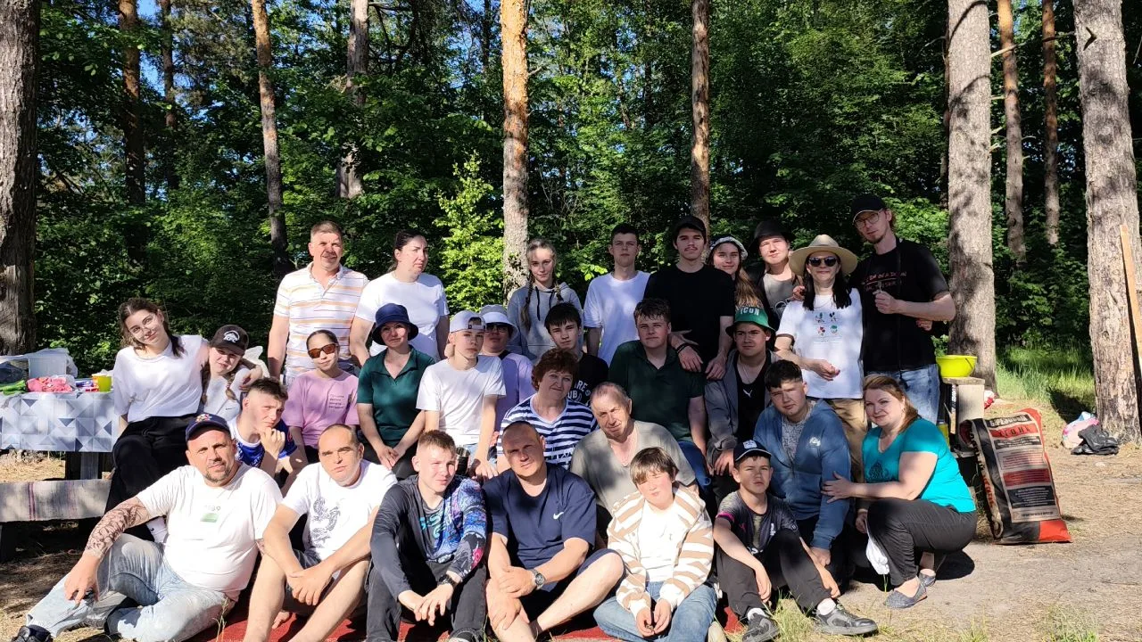 🇷🇺🌞Вместе на природу: ученики 8 класса и их семьи отправились в поход