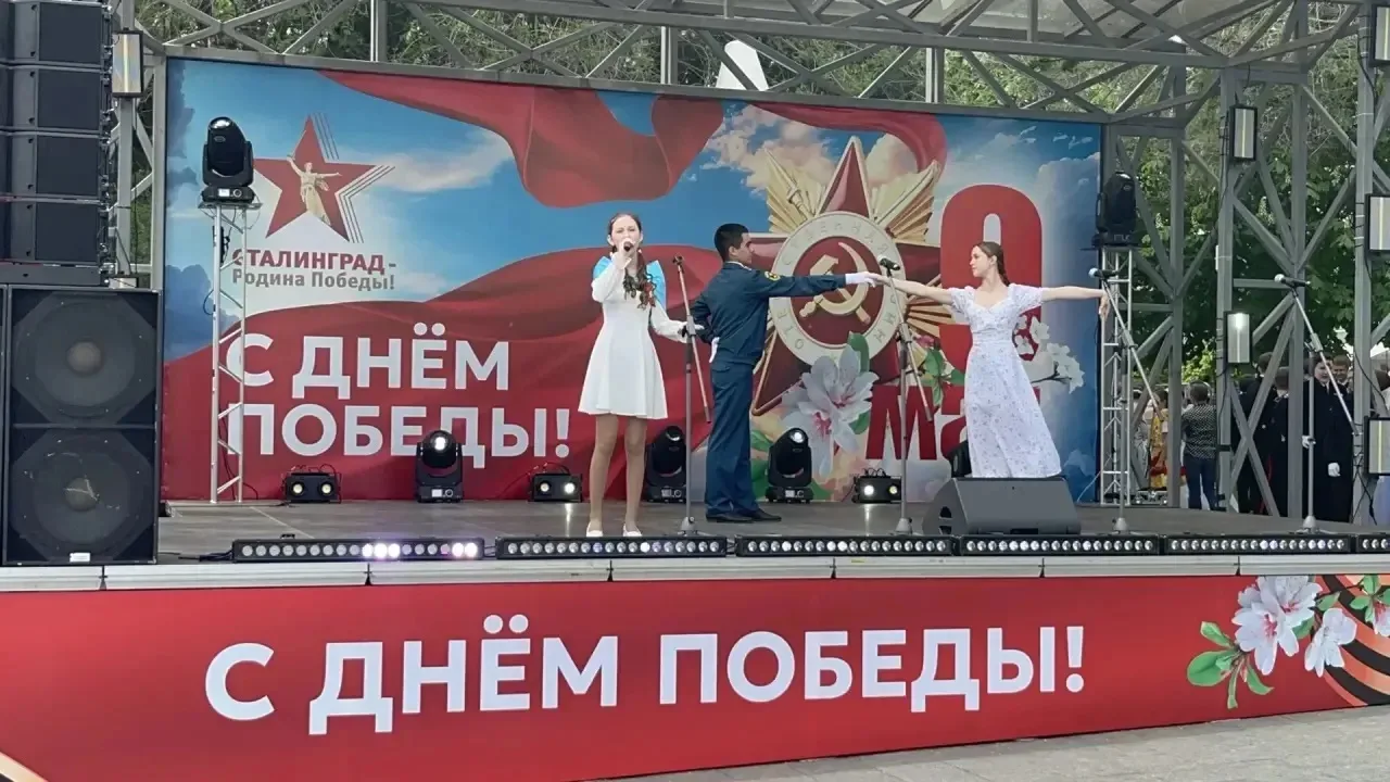 9 мая на сцене набережной прошёл трогательный и торжественный концерт, посвящённый Дню Победы. В мер