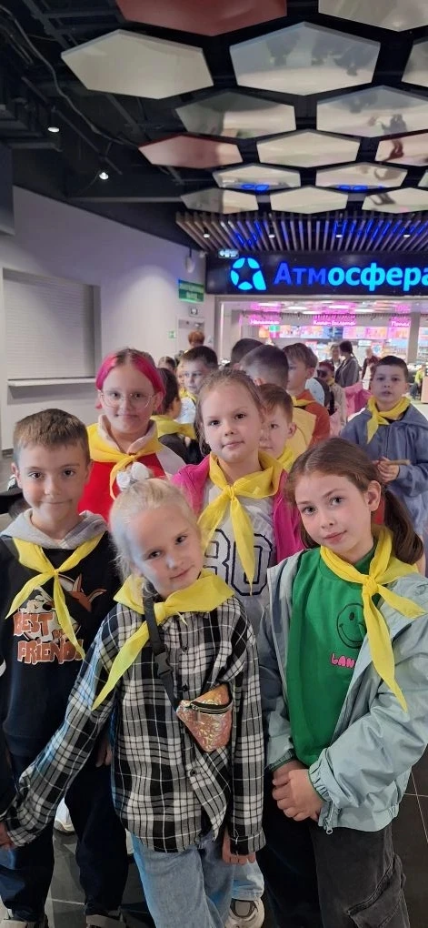 Вчера ребята пришкольного лагеря посетили кинотеатр "Атмосфера". После просмотра мультфильма "Мечтай