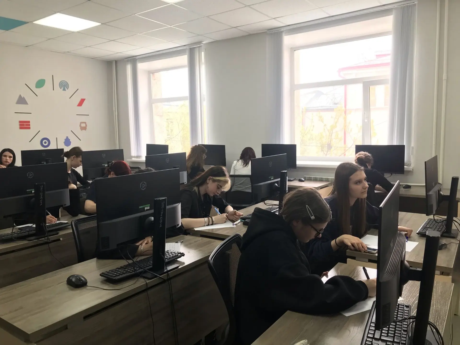 УРОК ПАМЯТИ «ТРИ В ОДНОМ»  ⚡️В преддверии Дня Победы в ТомИнТехе проходят уроки памяти, посвященные 