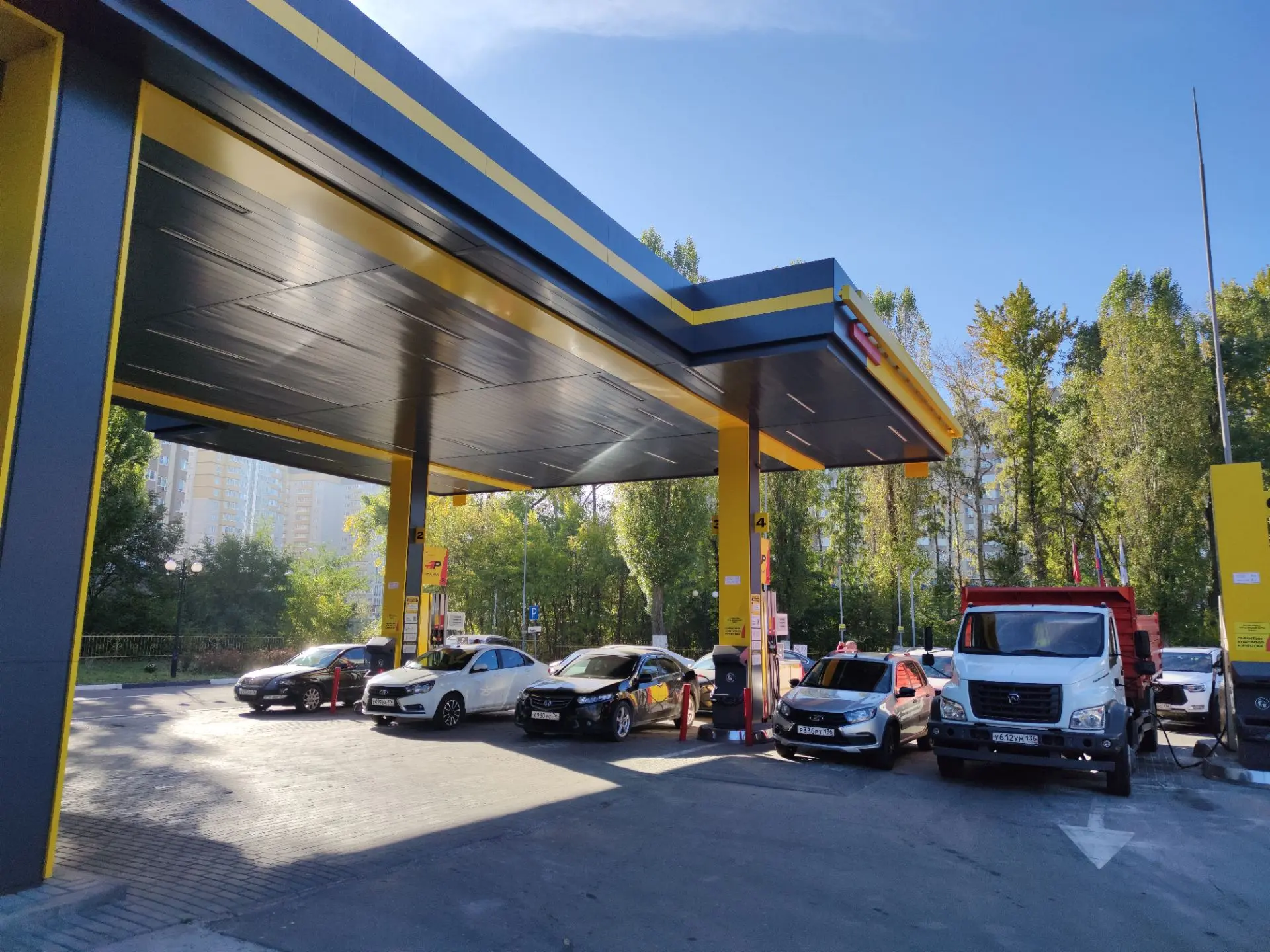 Роснефть Московский проспект 144, очередь на 2 часа из-за перерыва на Московский проспе...