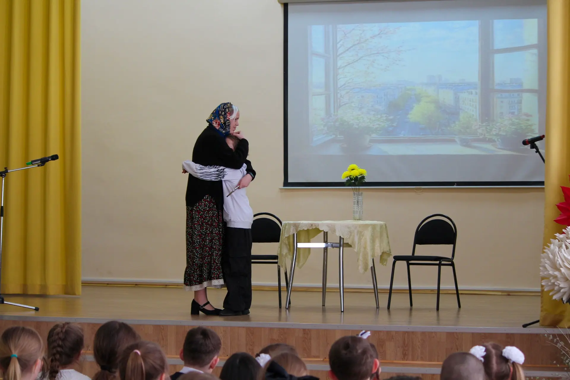 «ФРОНТОВОЕ ЗЕРКАЛЬЦЕ»🎭  В нашей школе состоялся спектакль «Фронтовое зеркальце», посвящённый Дню Поб
