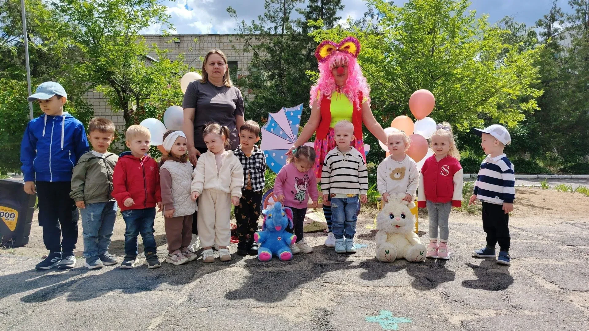 Дорогие наши дошколята, любимые родители и замечательные педагоги! От всего сердца позд...