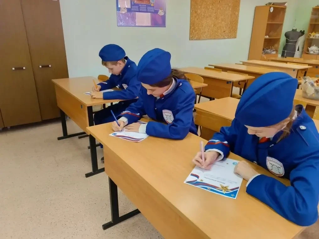 За слово, свободу, великую речь  Годами, веками и вечность  Готовы стоять. Не сломить и не сжечь  В 