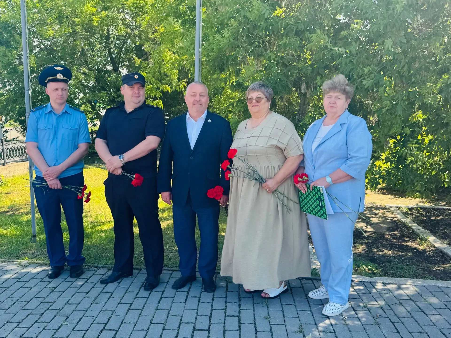 🎉 Сегодня в Чесме у Памятника павшим воинам состоялся торжественный митинг, посвящённый Дню памяти 
