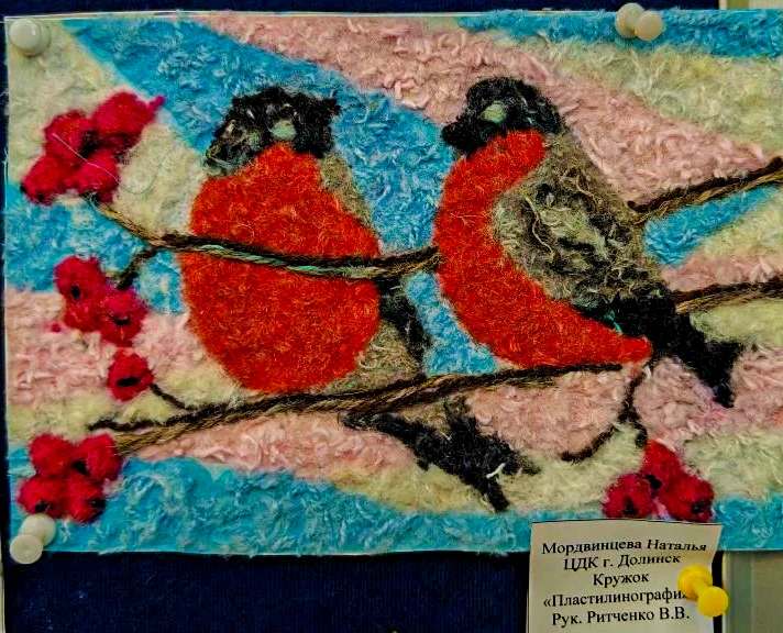 🎨 Творчество без границ: на отчётном концерте в ККЗ «Россия» работала выставка инклюзи...