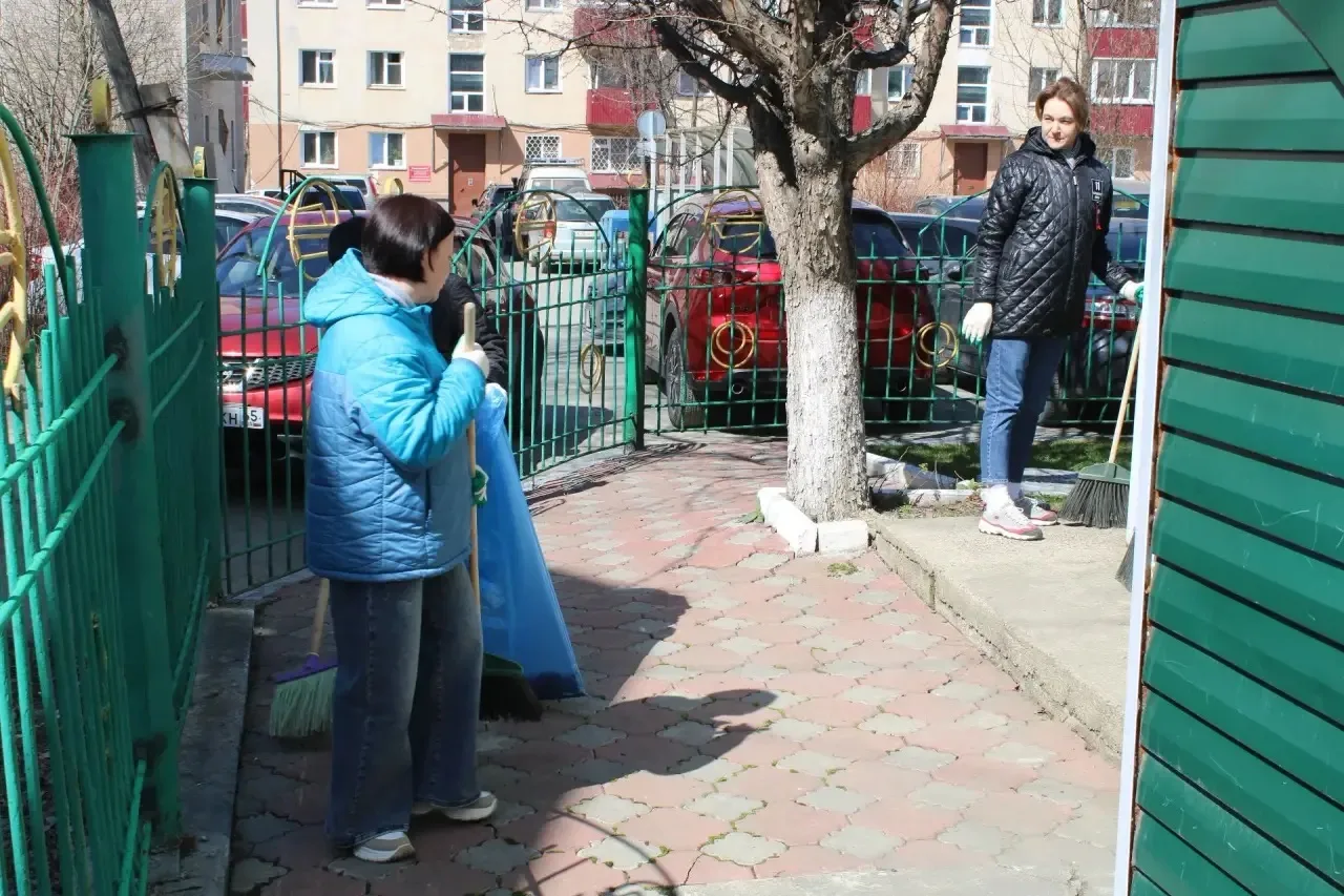 Сотрудники и студенты СахИЖТ приняли участие во Всероссийском субботнике 2026  25 апреля 2026 г. – В