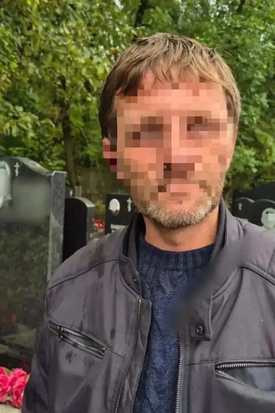 Цвет настроения «синий»: мужчина уронил надгробие на Серафимовском кладбище