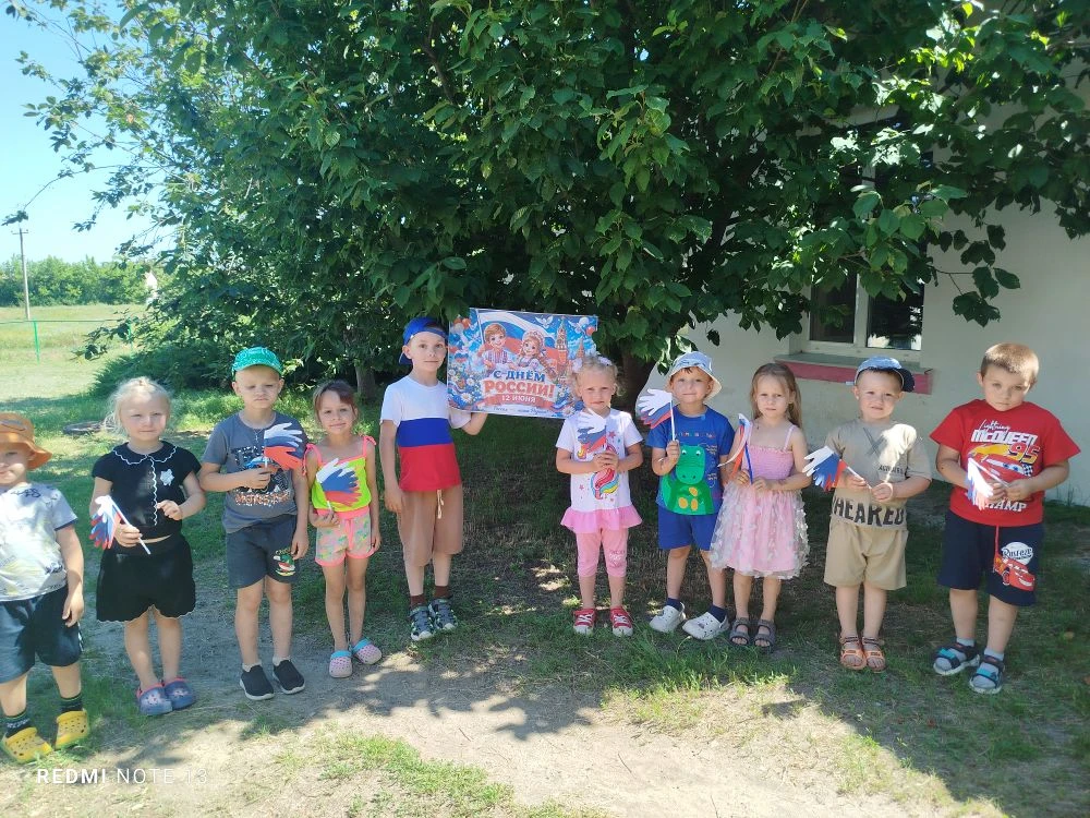 Нам праздники для радости даны,