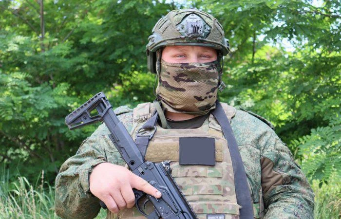 И мы идём по лезвию ножа…
Евгений Яковлев в зоне СВО за рулём уже два с половиной года.
[контакт скр