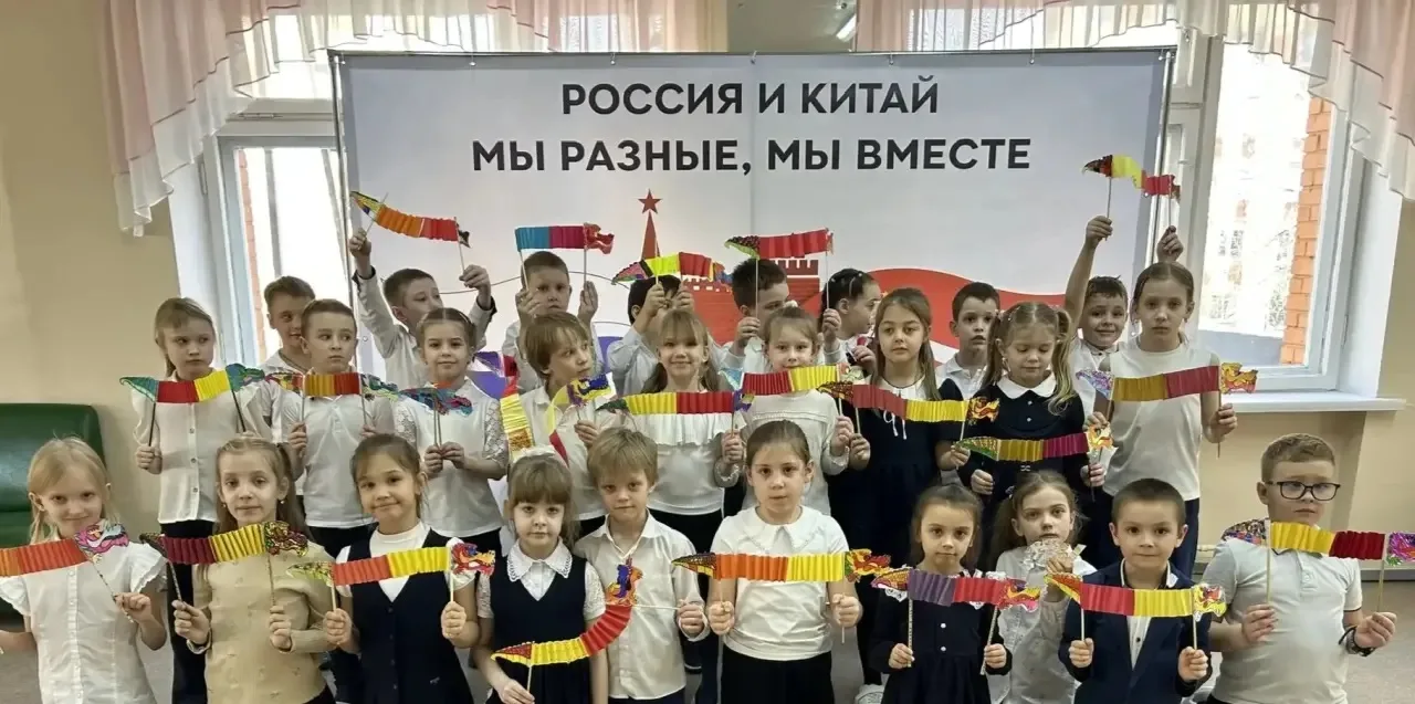 Наши юные  исследователи знакомились с культурой, языком и национальными особенностями Китая  через 