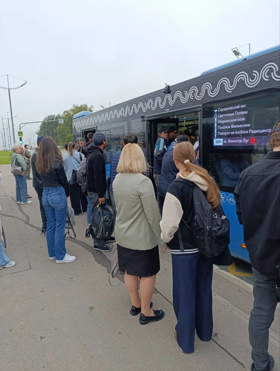 От читателя: Отвратительная работа автобуса на маршруте 169 от Середневского леса в сто...