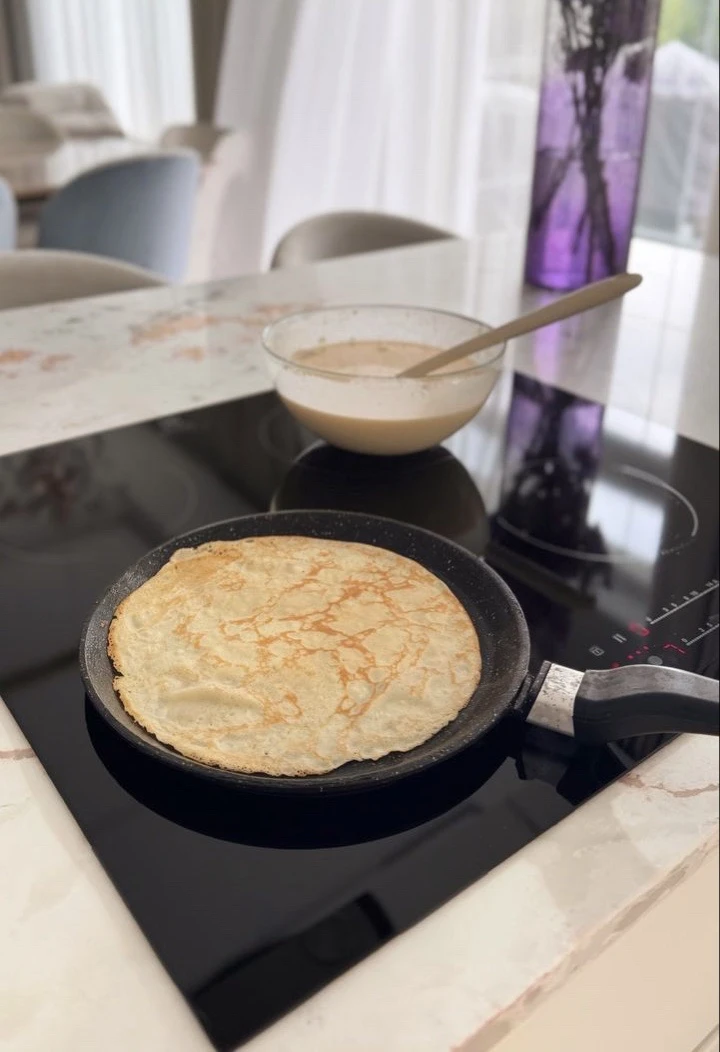 ЛЮБИТЕ БЛИНЧИКИ?😍

Рецепт тонких и хрустящих блинчиков:

Список продуктов:
🥄 0.5 молока
🥄 3 Яйца

