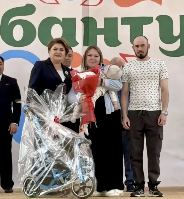 В рамках народного праздника Сабантуй юные жители Белебея получили памятные подарки.