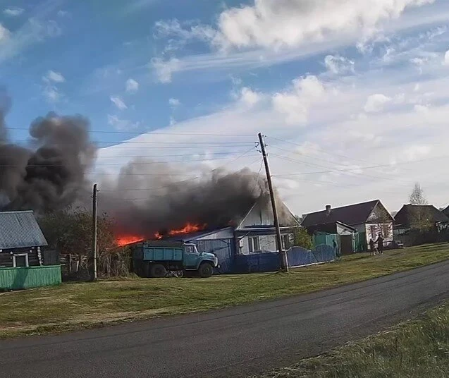 Пожарного из Нижней Поймы наградили за спасение трёх человек из огня