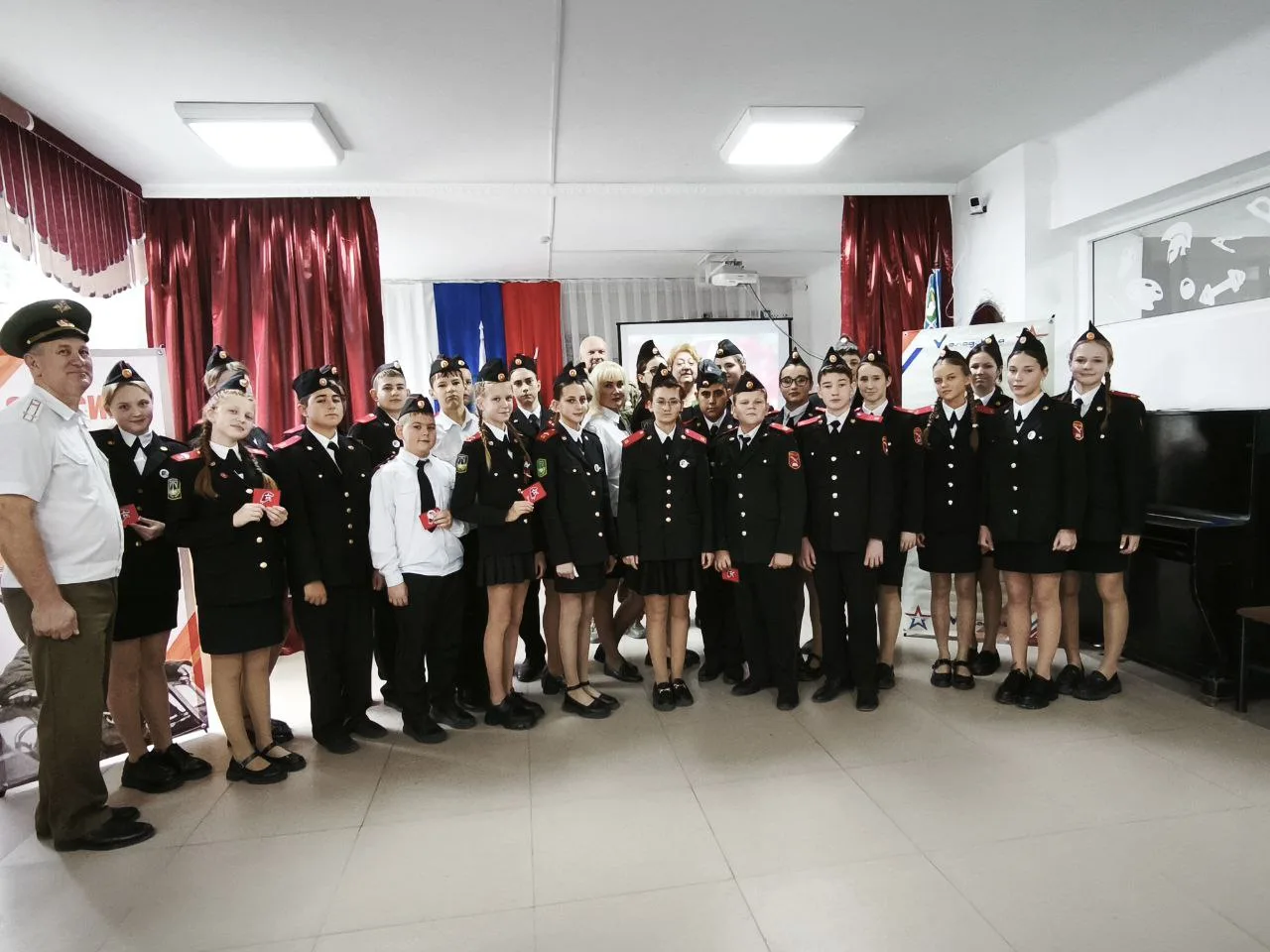 Иногда всего один школьный день может вместить в себя целую палитру чувств и оставить след в сердце.