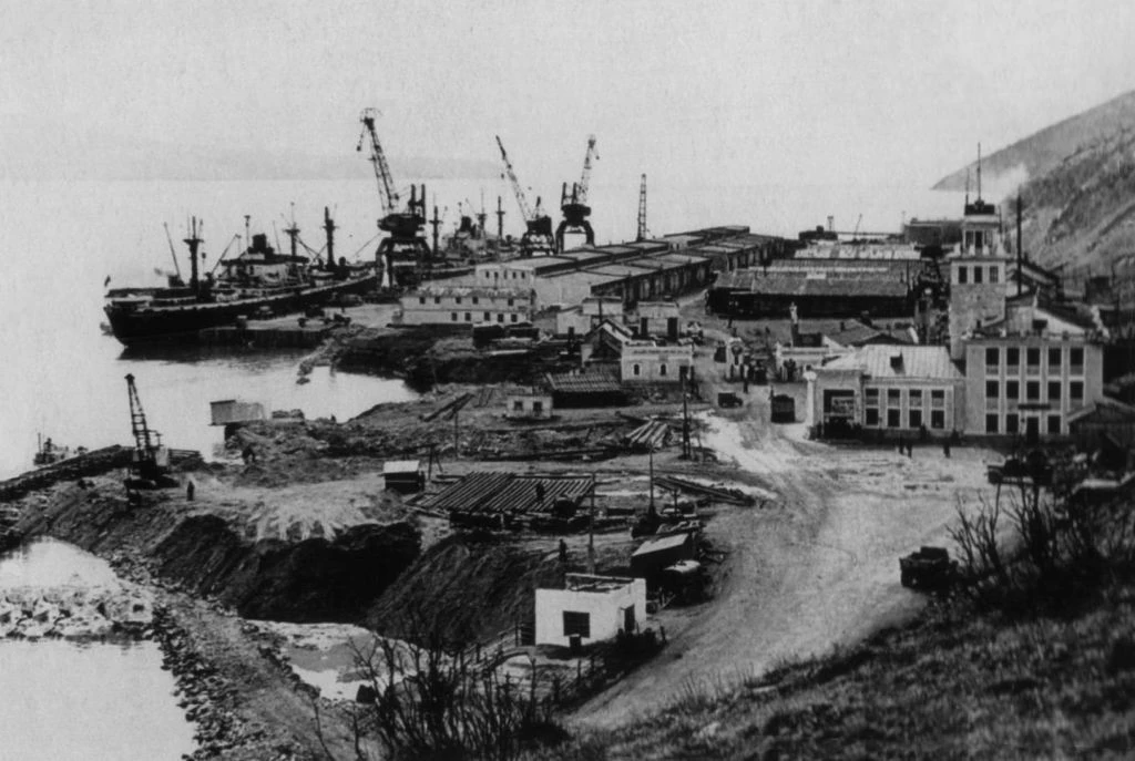 97 страниц истории Магадана: гордимся прошлым, верим в будущее

Дорогие магаданцы! Земляки!

От всей