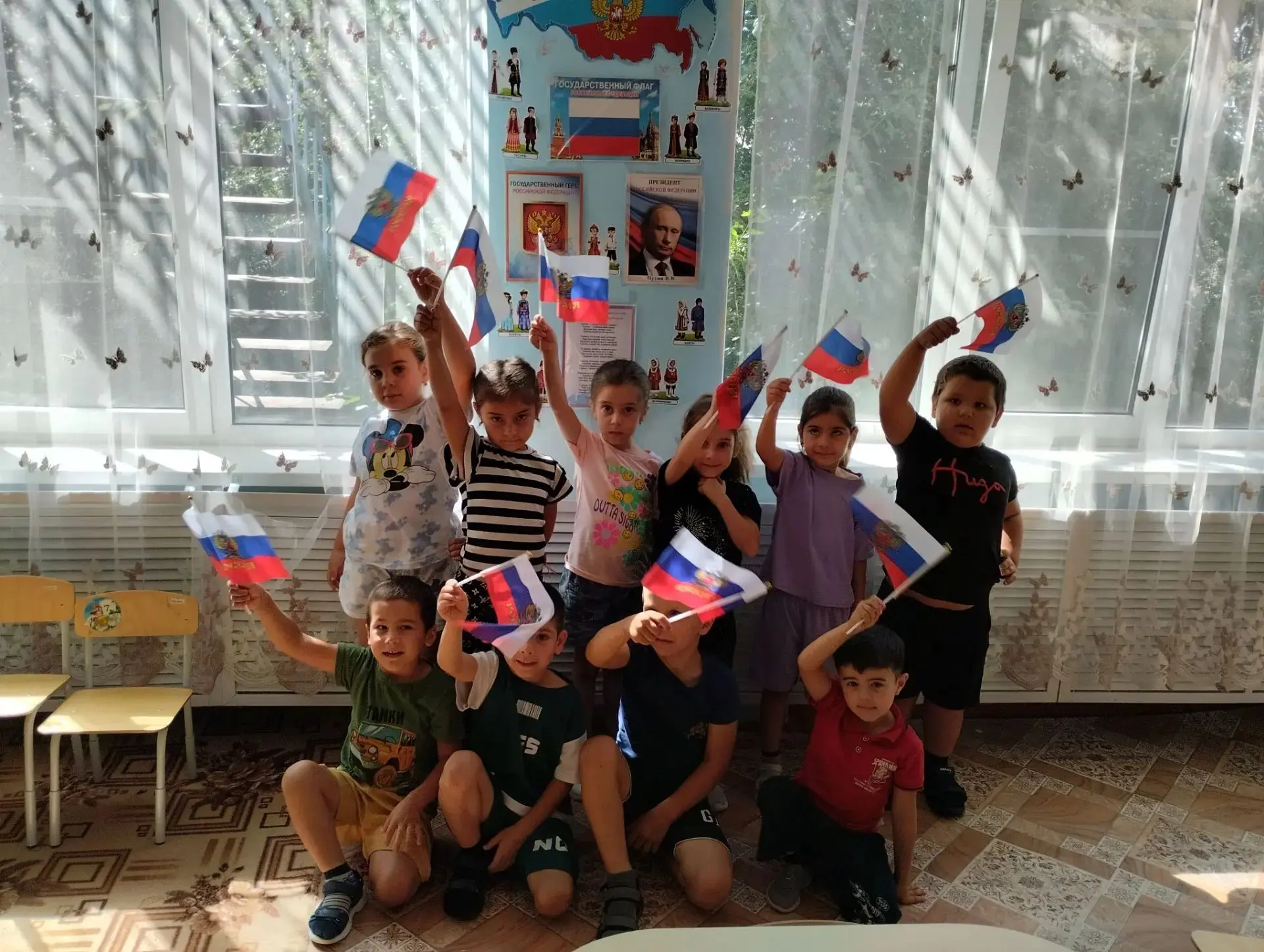 🇷🇺В старшей группе сегодня прошло занятие: "Символы России".