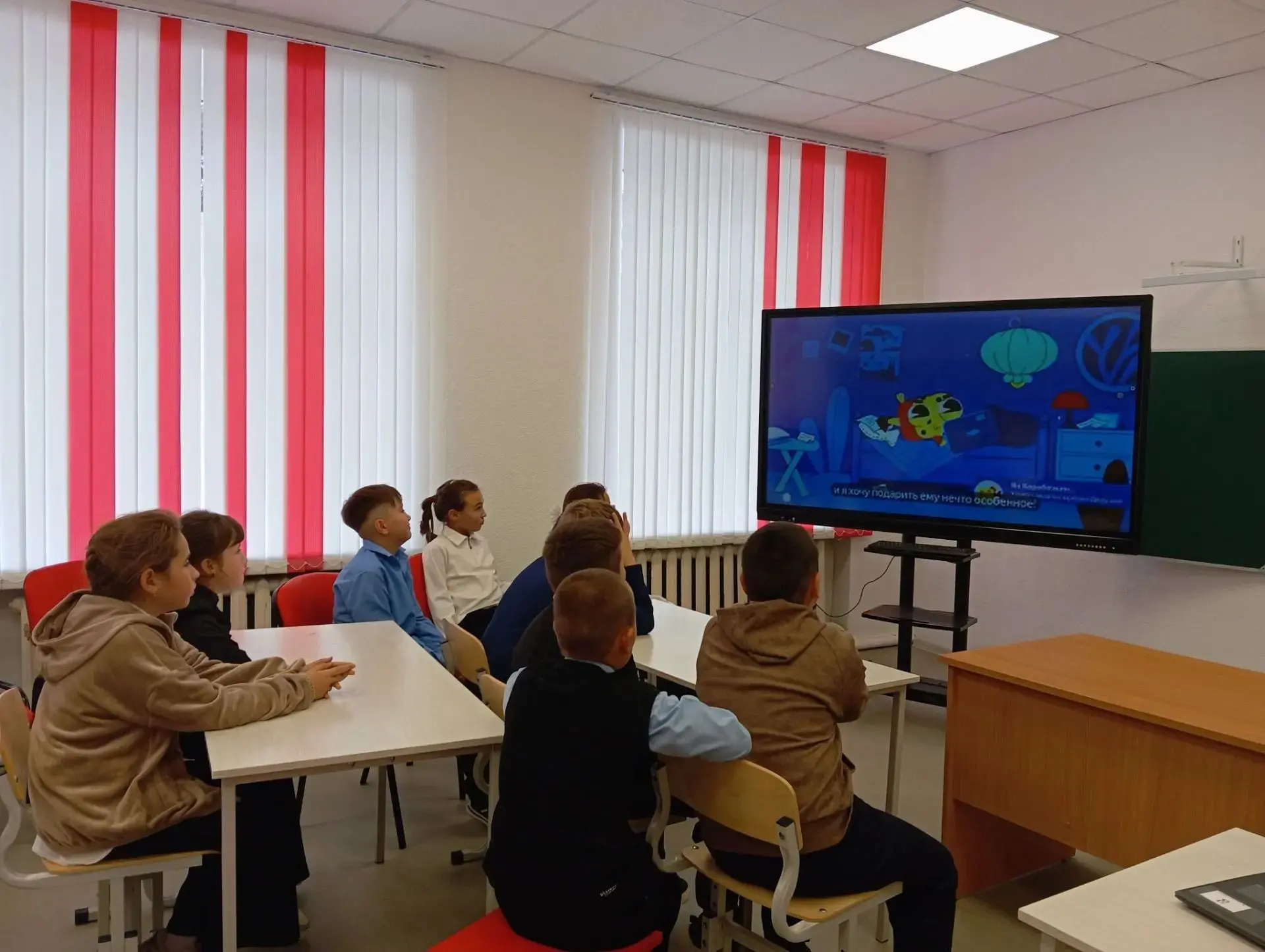 4 класс посетил занятие по ликбезу "Как мошенники придумывают истории для обмана". В оч...