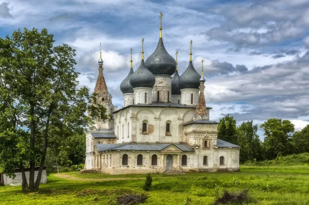 🕊 Случаев нет на земле - всё от Бога. Господь сталкивает нас с людьми не напрасно. Мы вот относимся