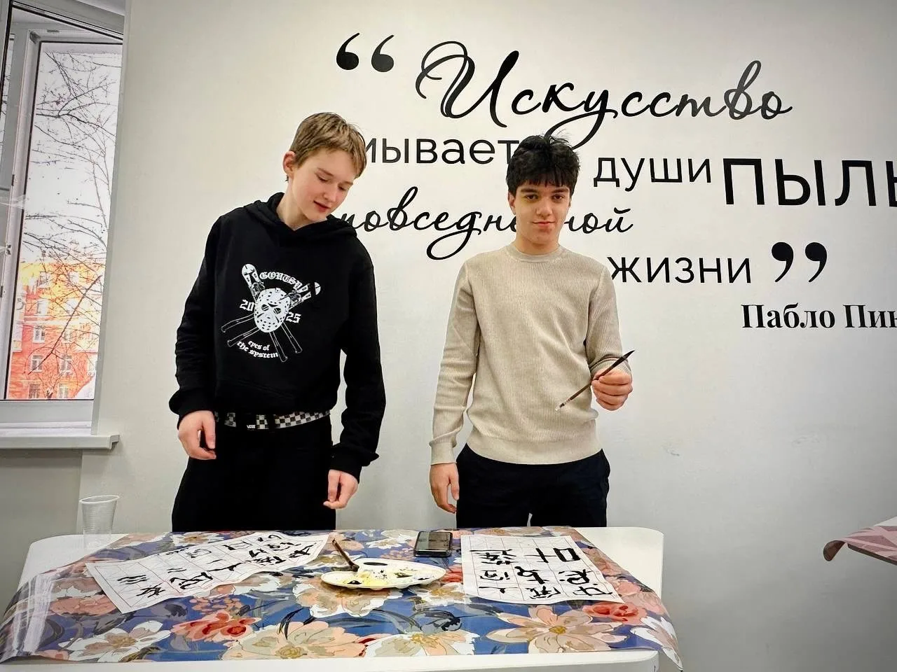 🖼️ Когда искусство говорит без перевода…  Библиотека №120 стала местом настоящего культурного диалог