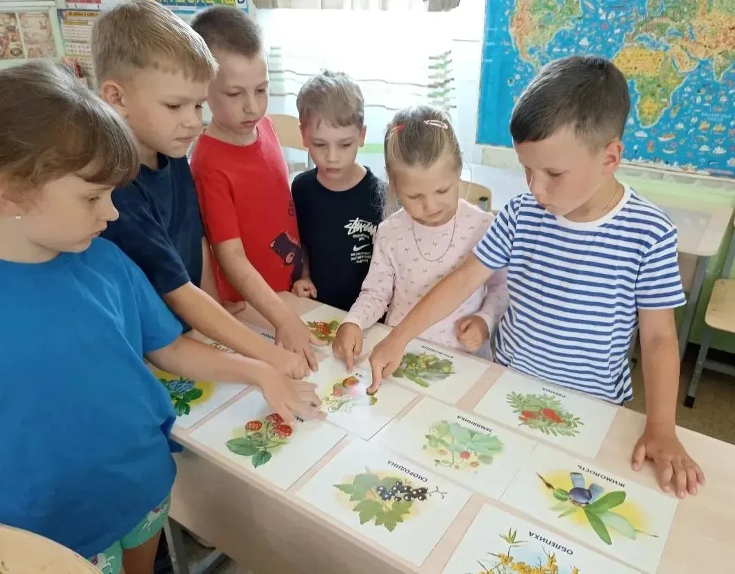 Лето - самый благоприятный период для общения ребенка с природой. Вот и  дошкольники Кривандинской ш