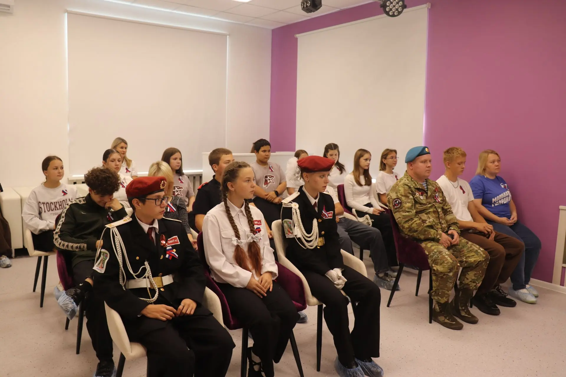 Накануне Дня Государственного флага в молодежном центре «В точку» прошел «Диалог с геро...