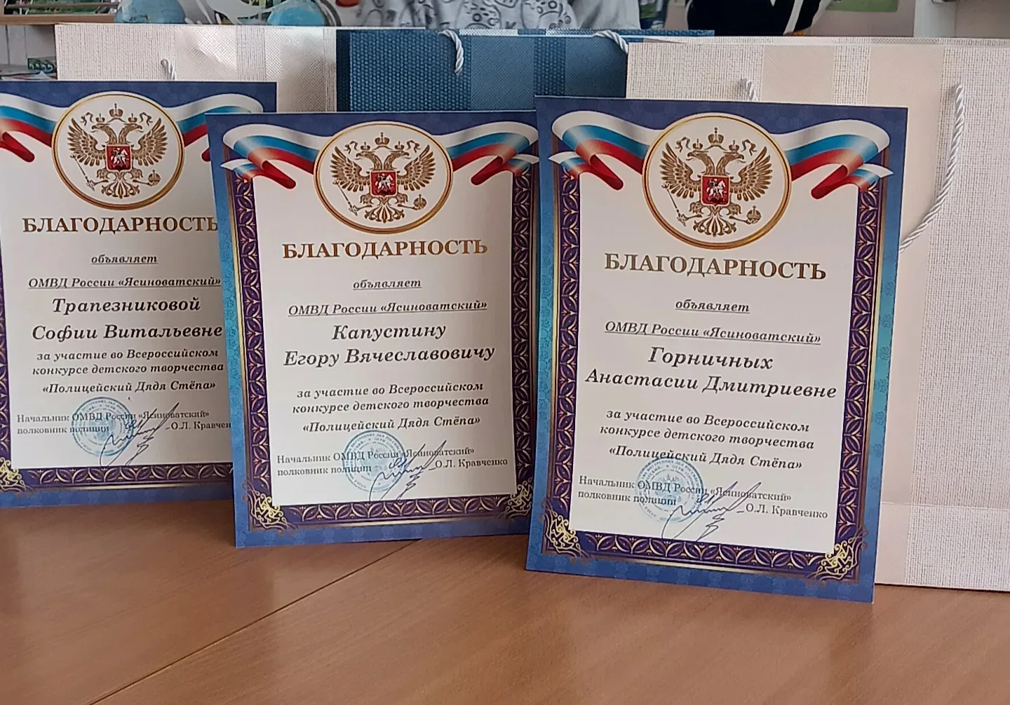 Сегодня в детском саду " Золотой ключик " царит атмосфера настоящей гордости за наших воспитанников,