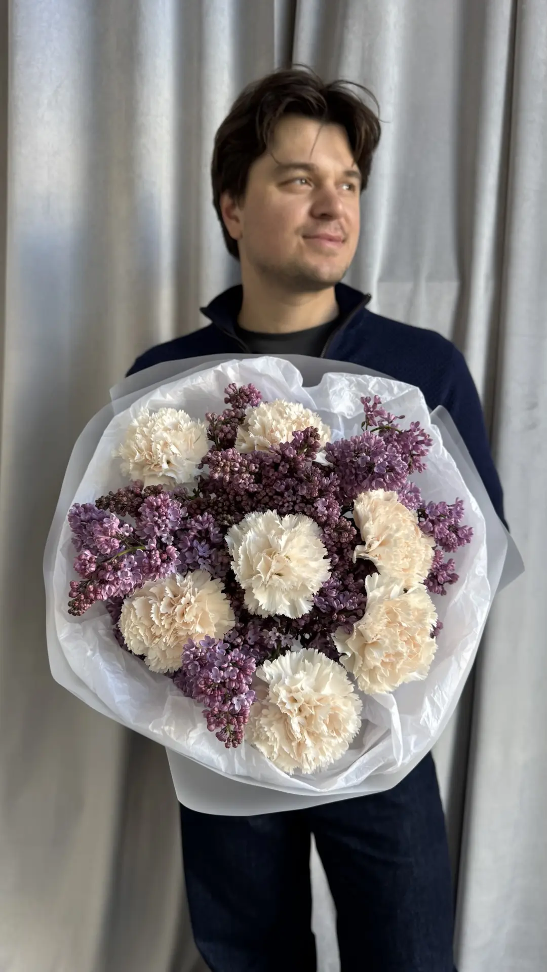 Сирень и сливочные гвоздики - нежность, которая говорит без слов💜 🤍