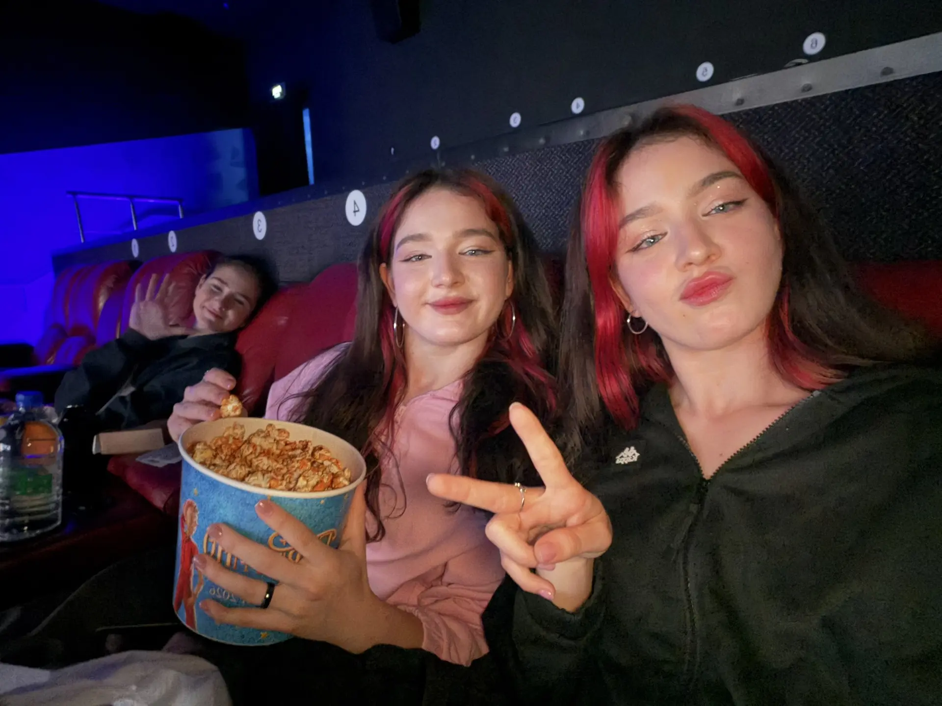 Мы в киноо, как думаете, что смотрим ? 🍿🔥