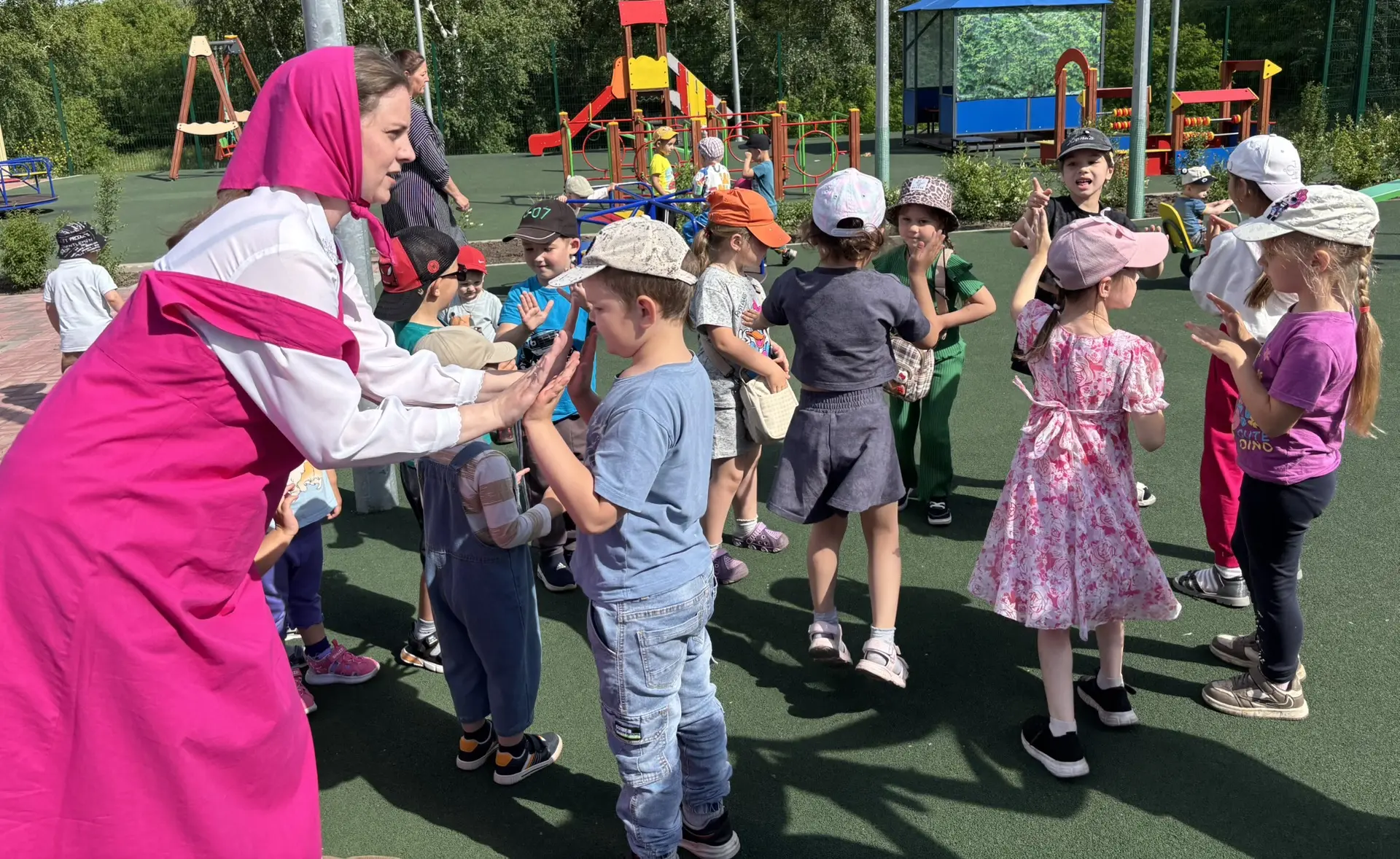 ☀️ Праздник начала лета: веселье с клоунами и Машей!
