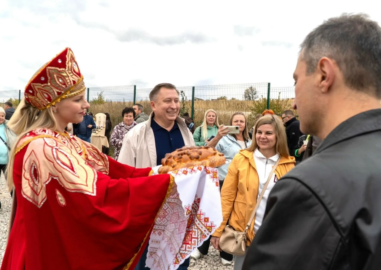 На территории глэмпинг-парка «Лихва» в деревне Мошкино Курского района состоялось масшт...