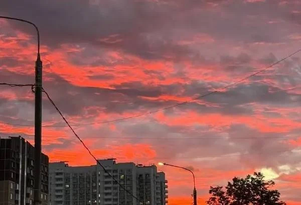 🌅 Закат над нашим районом