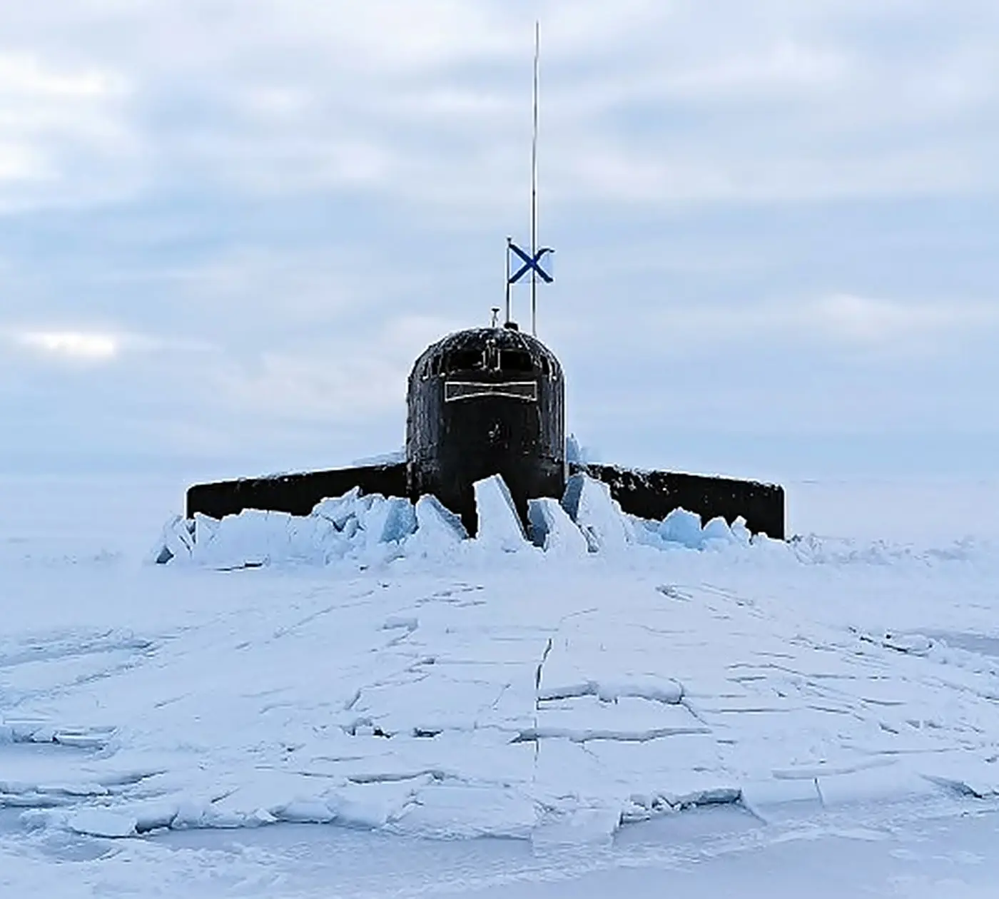 Когда подводный атомный стратегический ракетный крейсер К-114 "Тула" пробил полынью где-то в Арктике