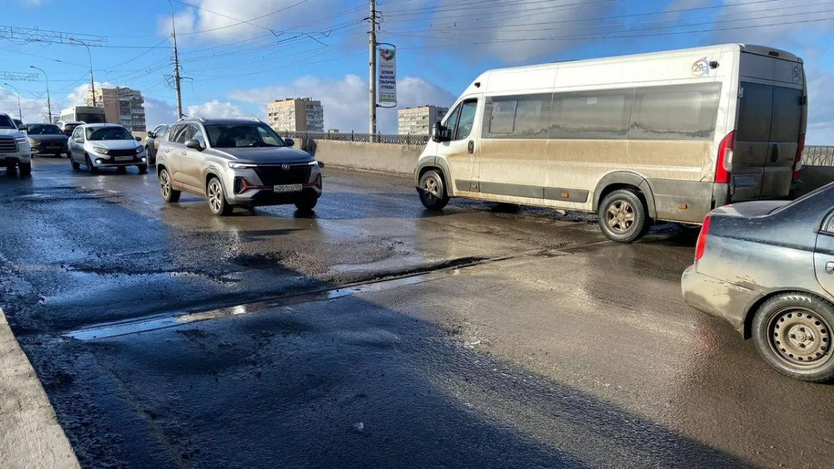 В Красноармейском районе объявлен аукцион на ремонт моста через ВДСК за 735 млн рублей.

Мэрия ищет 