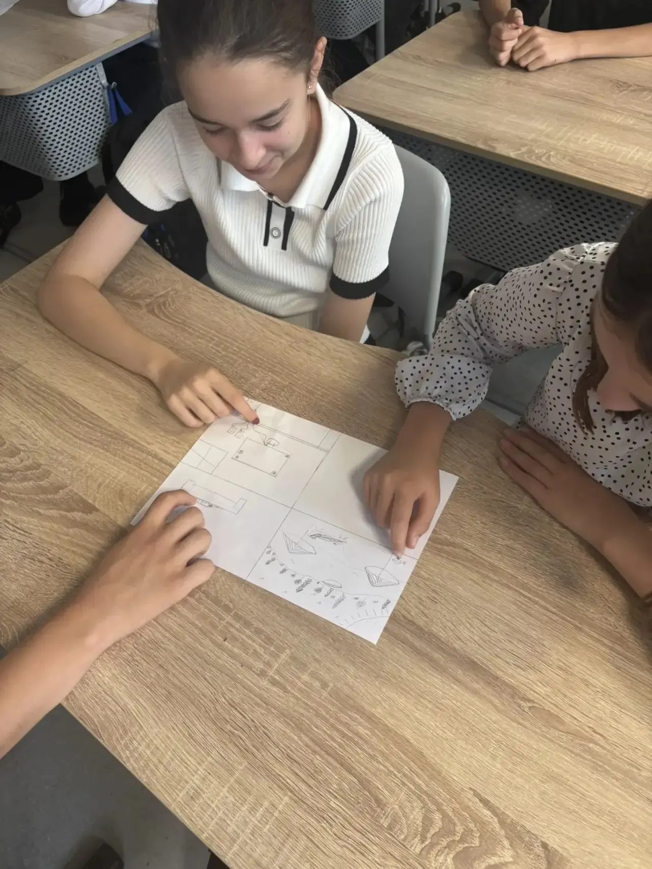 Для обучающихся 6–11 классов сегодня прошло первое занятие в рамках курса внеурочной де...