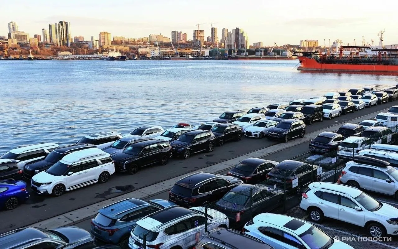 Доля китайских легковых автомобилей в продажах на российском рынке в мае текущего года ...
