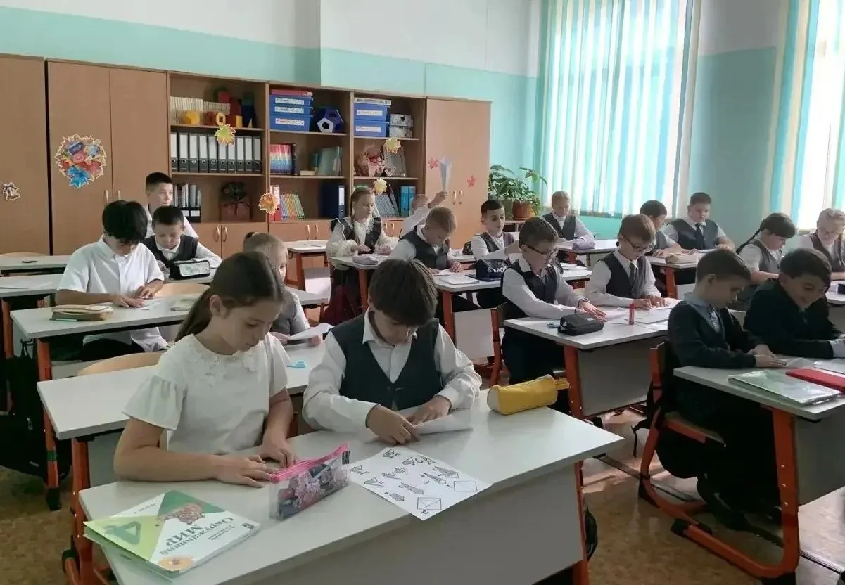 Уважаемые учителя и педагоги города Тында! Поздравляю вас с Днём учителя — праздником, ...