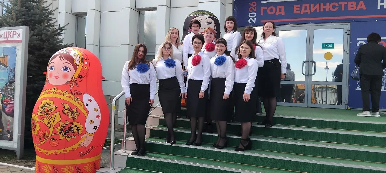 Гордимся нашими талантами! С успехом на окружном этапе! 🎶🎨

Сегодня хор учителей нашей школы «Мело