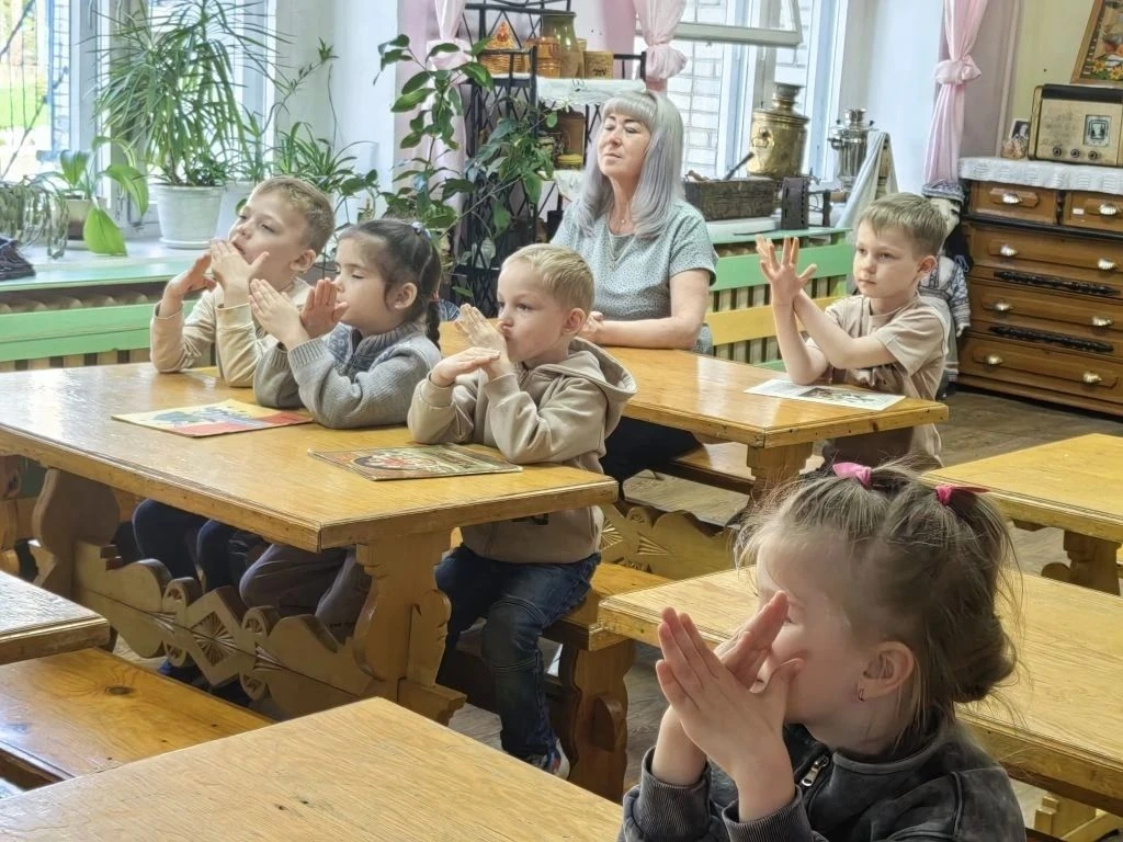 Воспитанники группы «Апельсинки» приняли участие в специализированном библиотечном уроке «Буквица», 