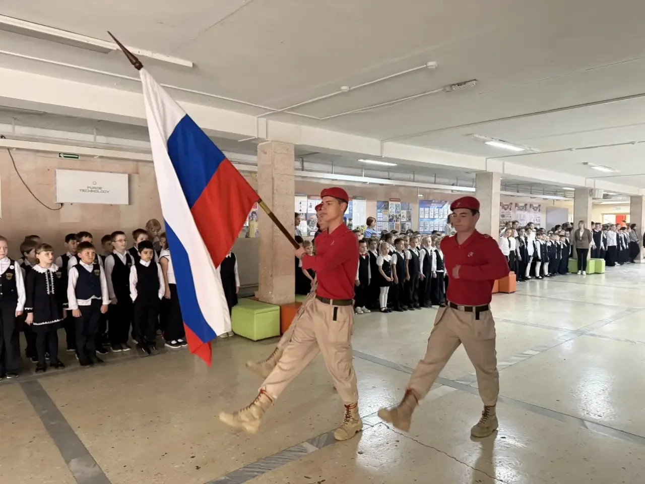 📅 Понедельник в МБОУ «Школа 110»: торжественное начало недели  В понедельник в МБОУ «Школа 110» учеб