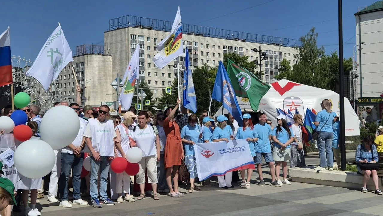 Сыктывкар отметил свой день рождения

Вчера на площади под часами собрались сотни горожан — ветераны