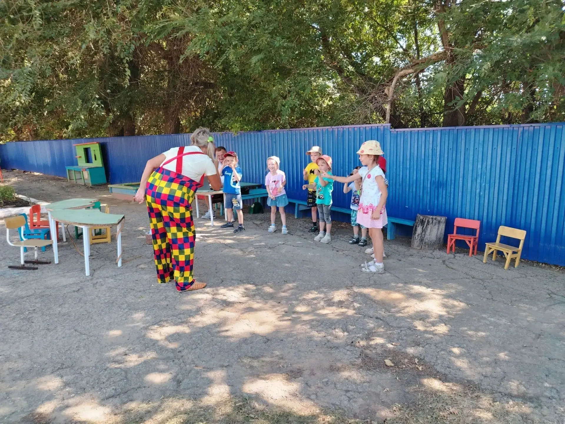 Игринке скучно живется без игр, поэтому она нашла повод, чтобы вновь встретиться со сво...