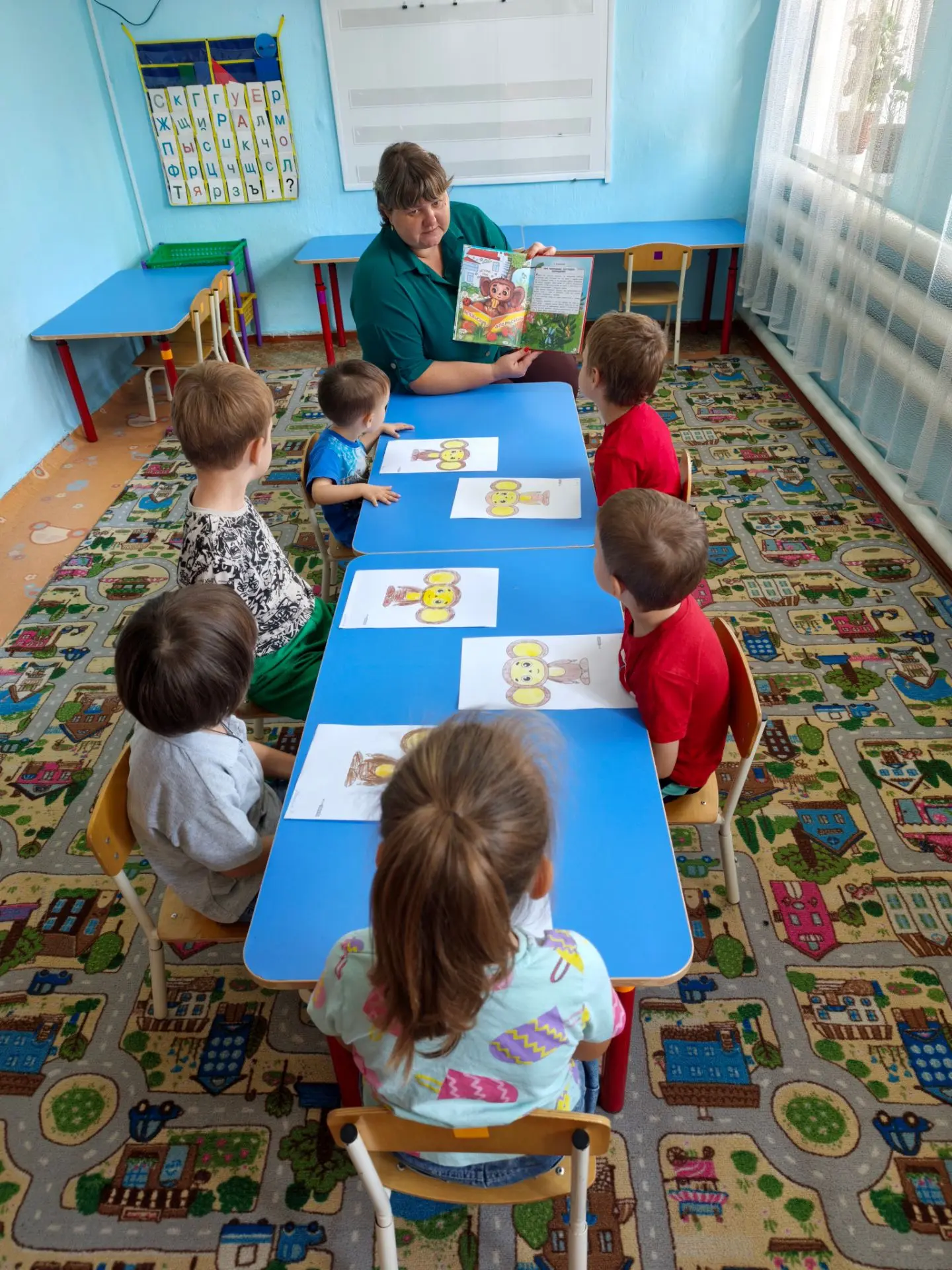 В  группе "Буратино"прошло занятие по рисованию на тему: "Чебурашка".