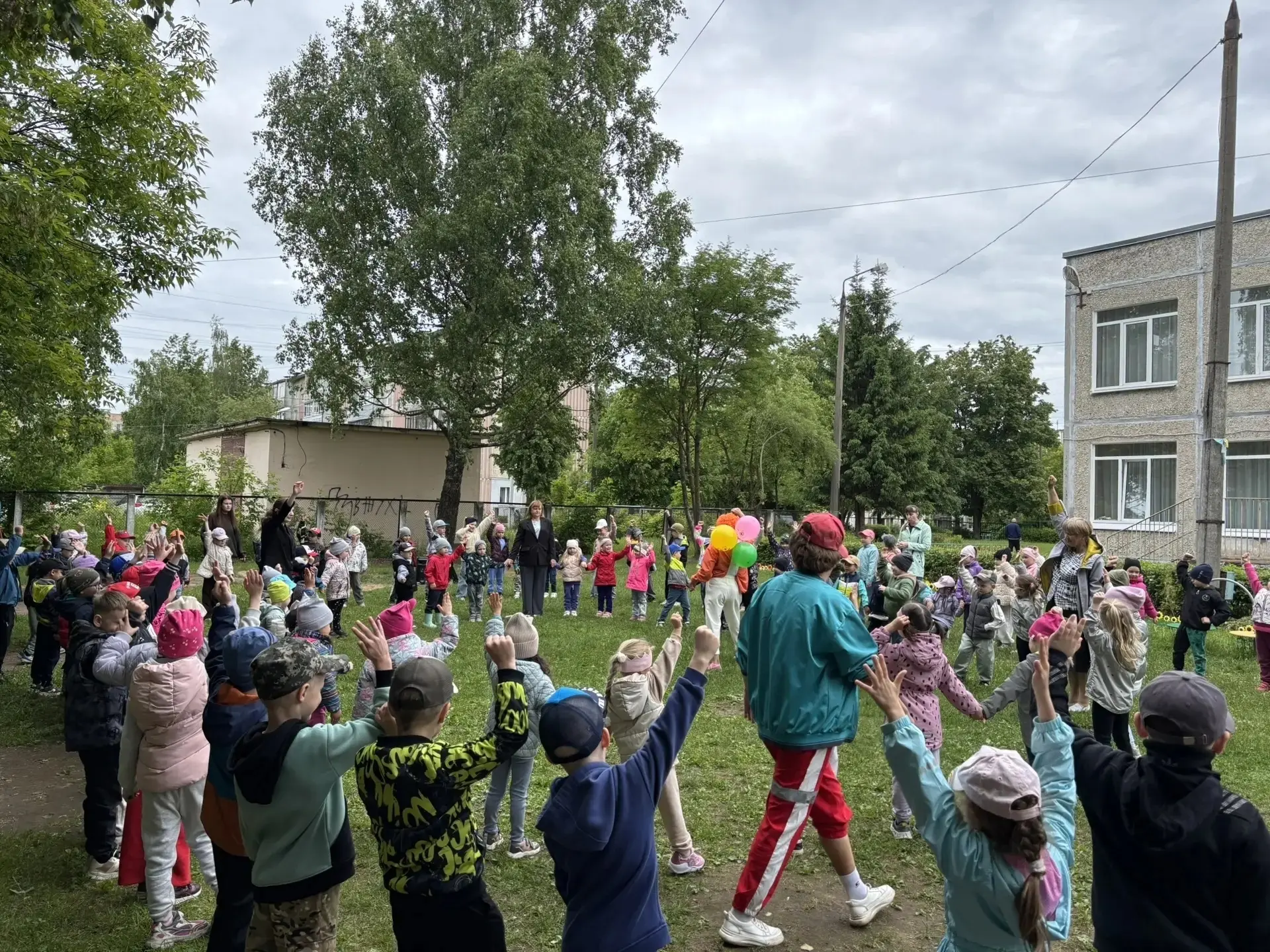 🌞 **Сегодня, в первый день лета**, мы всем детским садом отмечали самый лучший и весёлый праздник —